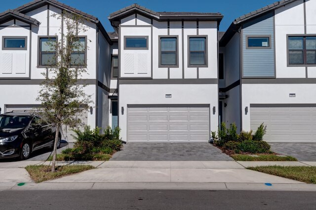 アメージング 5BD ファミリー タウンハウス アット パラディソ グランデ