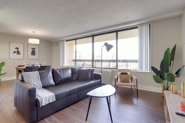 クリスタルシティ モダン アパート ウィズ ジム