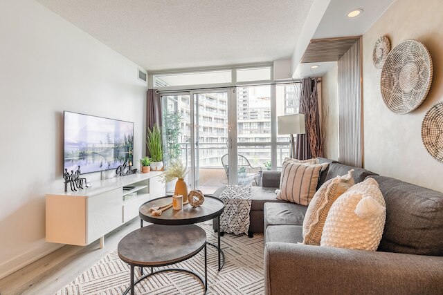 リベットステイズ - ザ パレード