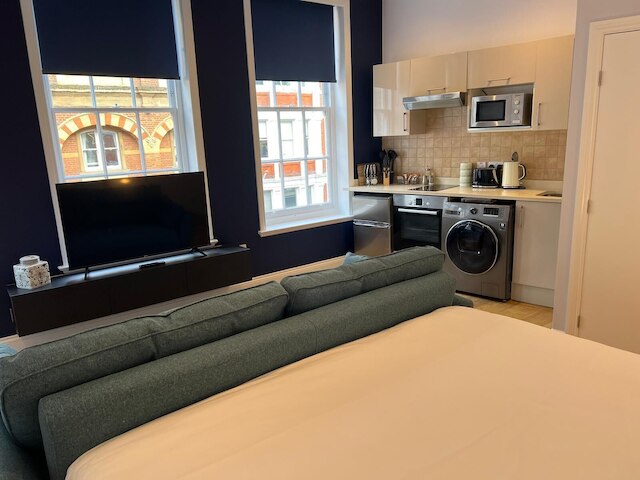 レスター スクエア サード フロア スタジオ