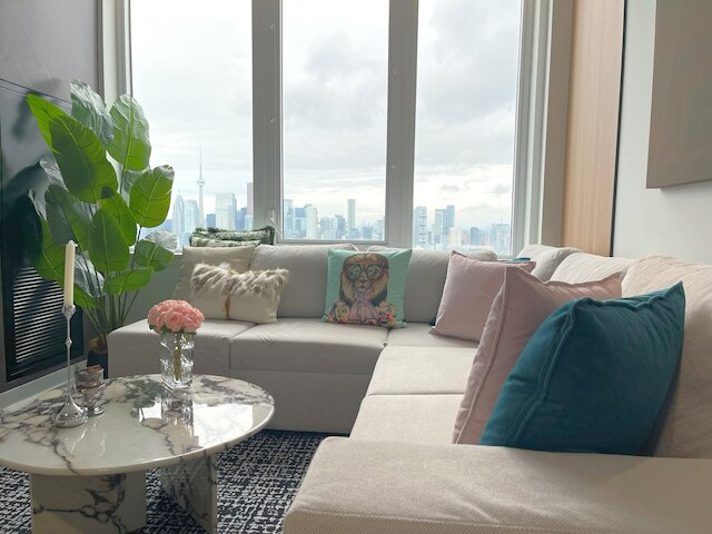 スカイライン ラグジュ パノラミック スイーツ アンド タワーズ トロント