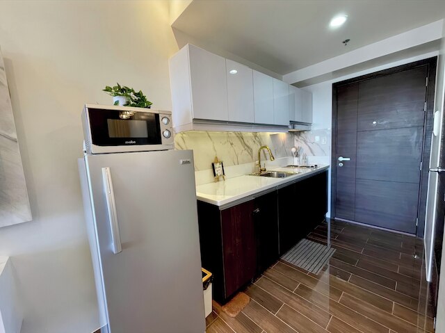 ラグジュアリー ホワイト & ゴールド ヘイブン イン マカティ