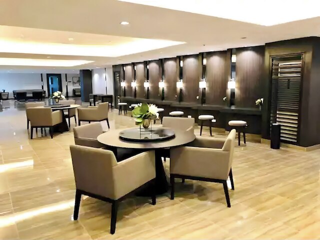 ラグジュアリー ホワイト & ゴールド ヘイブン イン マカティ