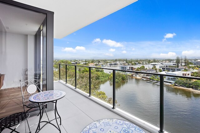 ウォーターフロント エスケープ アット エッセンティア