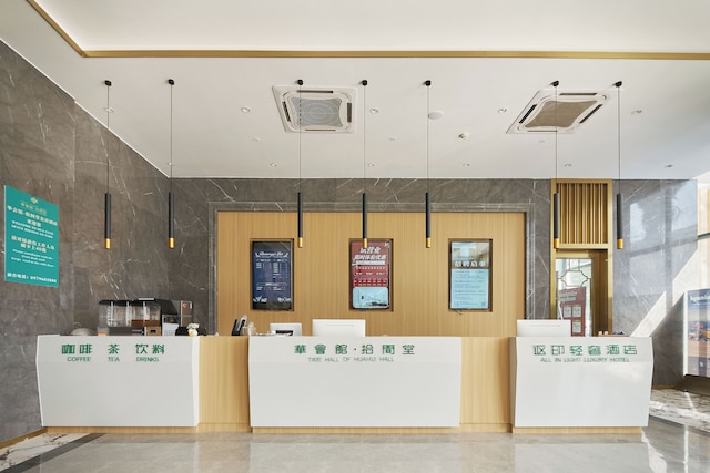 オール イン ライト ラグジュアリー ホテル