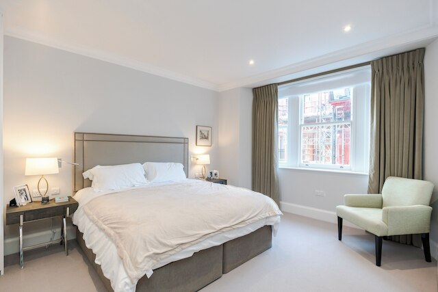 バッキンガム & ロイズ ナイツブリッジ