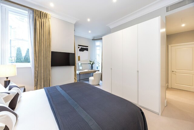 バッキンガム & ロイズ ナイツブリッジ