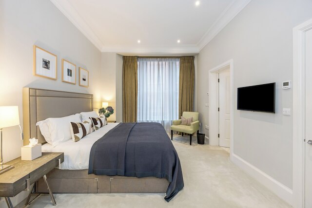 バッキンガム & ロイズ ナイツブリッジ