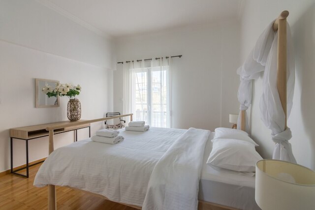 サニー パラダイス イン ザ ハート オブ アテネ