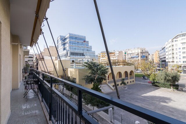 サニー パラダイス イン ザ ハート オブ アテネ