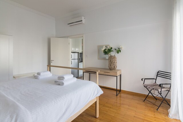 サニー パラダイス イン ザ ハート オブ アテネ