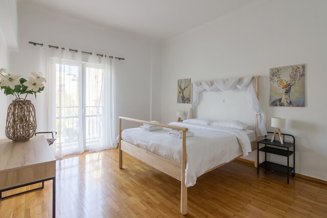 サニー パラダイス イン ザ ハート オブ アテネ