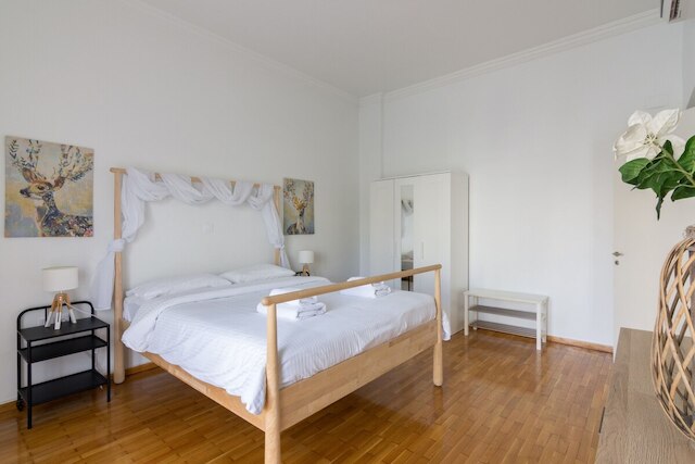 サニー パラダイス イン ザ ハート オブ アテネ