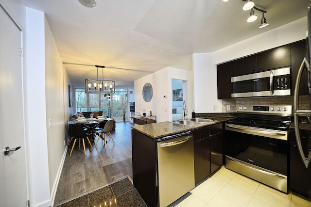 ザ フロント コンドミニアムズ