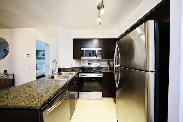 ザ フロント コンドミニアムズ