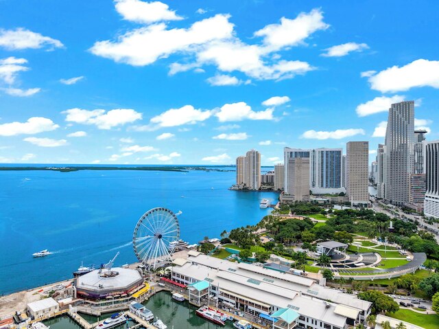 ラックス スタジオ ウィズ シティ ビューズ アンド プール