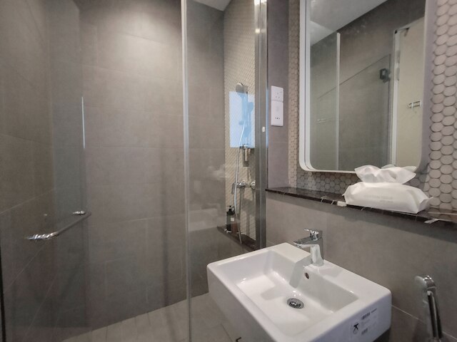 ルーセンティア レジデンス バイ マンハッタン グループ