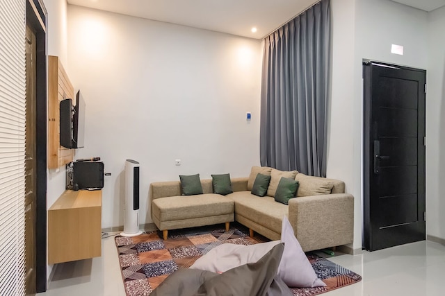 トゥースペースズ リビング アット BSB ヴィラ マハラジャ