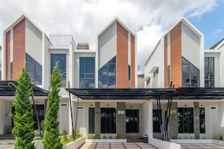 トゥースペースズ リビング アット BSB ヴィラ マハラジャ