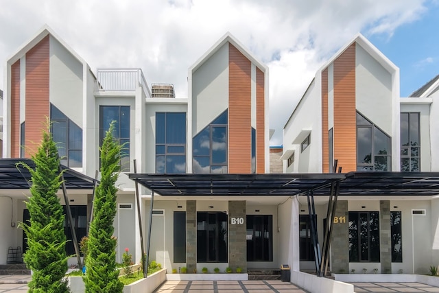 トゥースペースズ リビング アット BSB ヴィラ マハラジャ