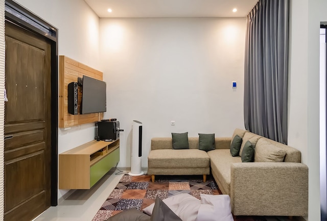 トゥースペースズ リビング アット BSB ヴィラ マハラジャ