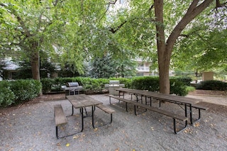 クリスタルシティ コンド ウィズ トップ アメニティーズ