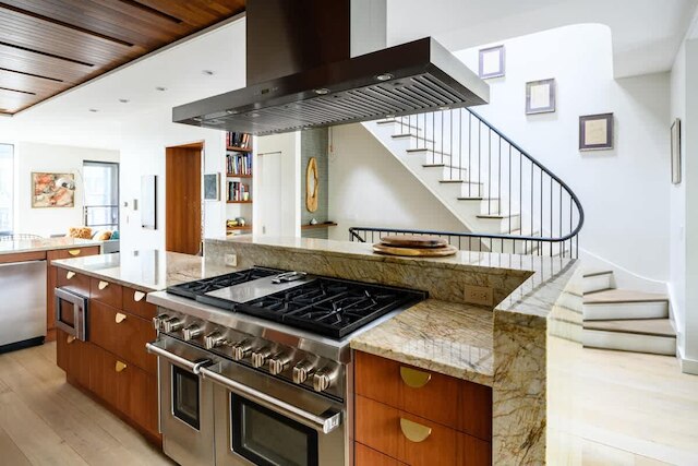 パシフィック バイ ローブ トラベル デュプレックス ウィズ デッキ バックヤード