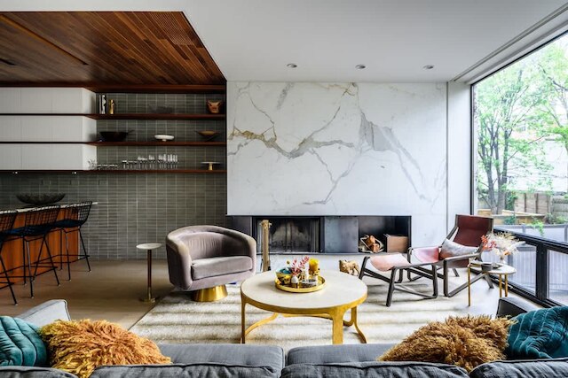 パシフィック バイ ローブ トラベル デュプレックス ウィズ デッキ バックヤード