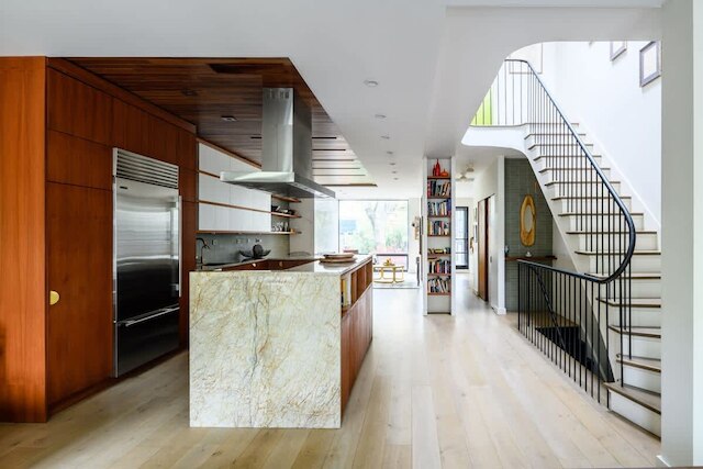 パシフィック バイ ローブ トラベル デュプレックス ウィズ デッキ バックヤード