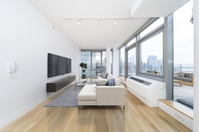 フォルテ セレクト XXV バイ ローブ アパートメント ウィズ プライベート テラス