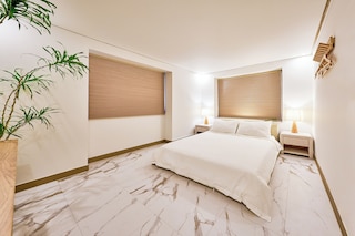 SA Tailored Serviced Home near Metro