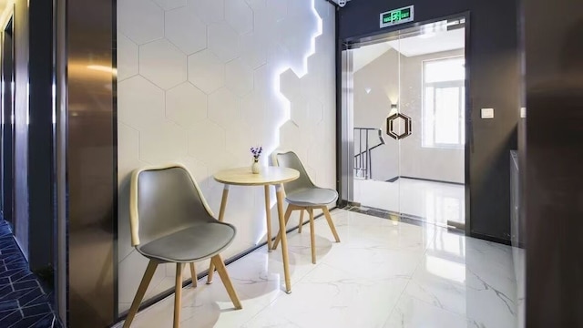 yibaijiudianlangaoluditiezhandian