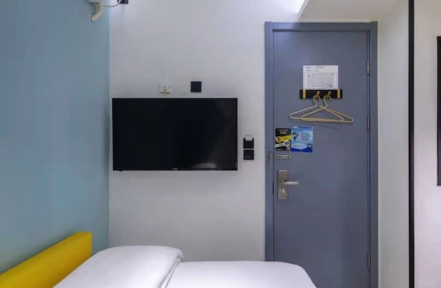 yibaijiudianlangaoluditiezhandian