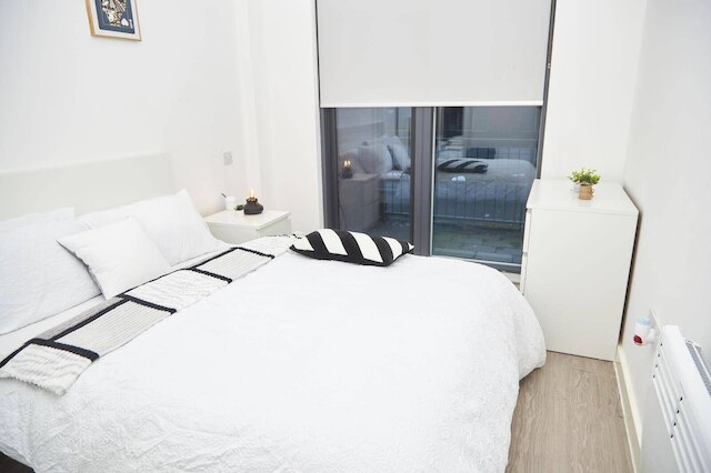 アパートメント-スリープス4-ストリートパーキング-バルコニー-デュプレックス