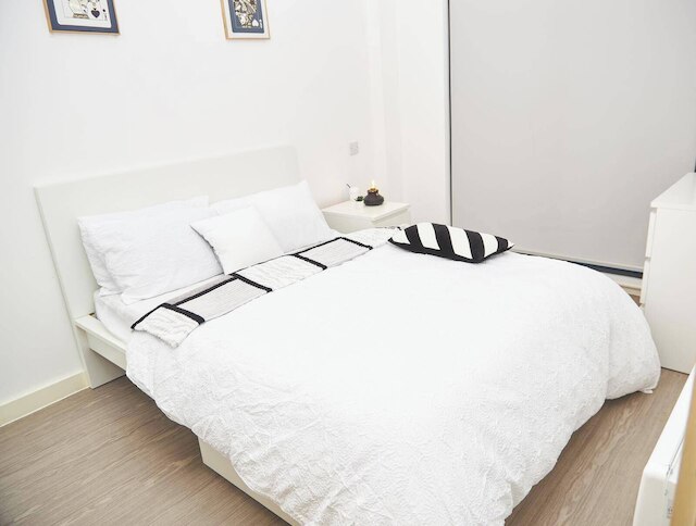 アパートメント-スリープス4-ストリートパーキング-バルコニー-デュプレックス