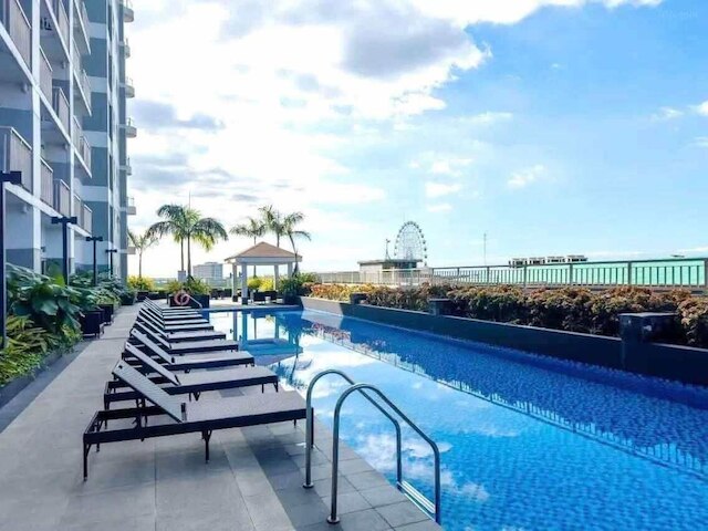 コンド ネクスト ドア