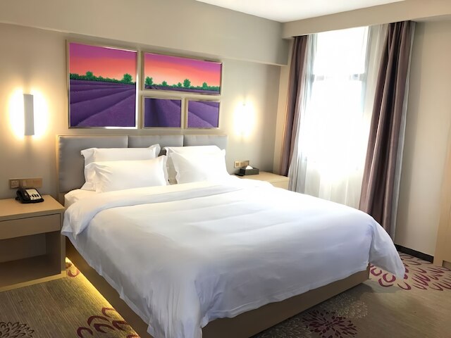 Lavande International Hotel Wuhan Jiedaokou University of Technology Mafangshan Campus Branch