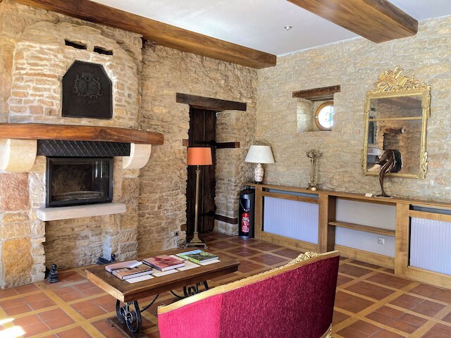 オテル レ ドゥ シェーヴル ジュヴレ シャンベルタン