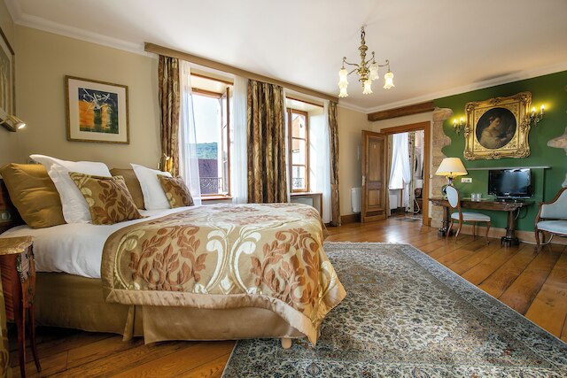 オテル レ ドゥ シェーヴル ジュヴレ シャンベルタン