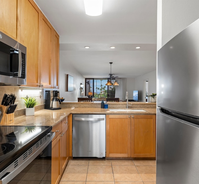 カマオレ サンズ 5-205 2 ベッドルーム コンド