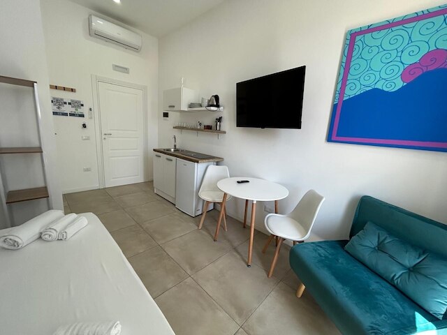 エンジョイ ルームズ ナポリ