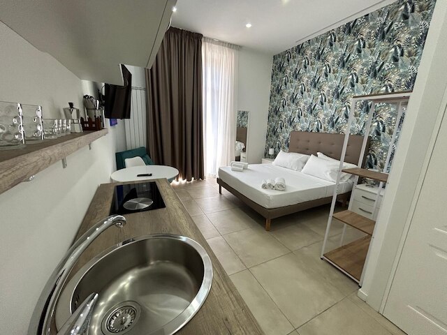 エンジョイ ルームズ ナポリ