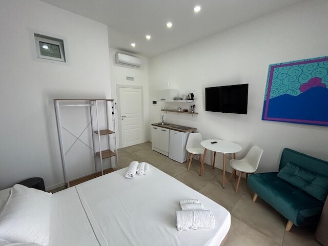 エンジョイ ルームズ ナポリ