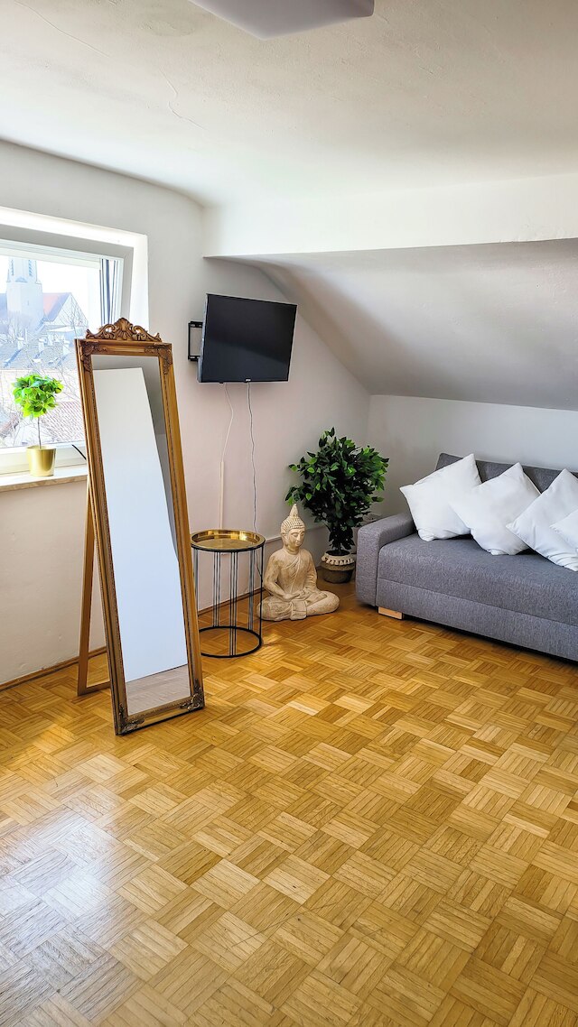 DG レヒツ 40m 2-ツィマー ヴォーヌング