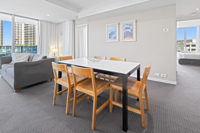 プール アンド オーシャン ビューズ アット ザ H-レジデンス