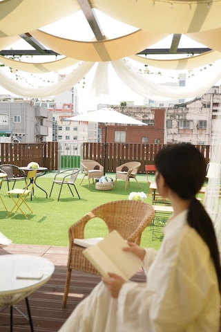 D.A.L Premium Capsule Hotel