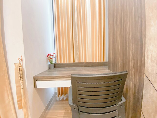 コージー アンド ホーミー スタジオ アット ザ オルトン アパートメント