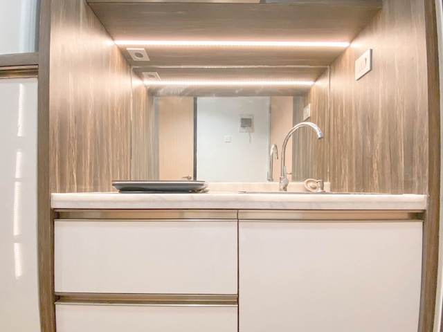 コージー アンド ホーミー スタジオ アット ザ オルトン アパートメント