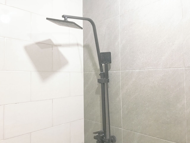 モダン アンド コンフォータブル スタジオ アット ベンソン スーパーモール マンション アパートメント