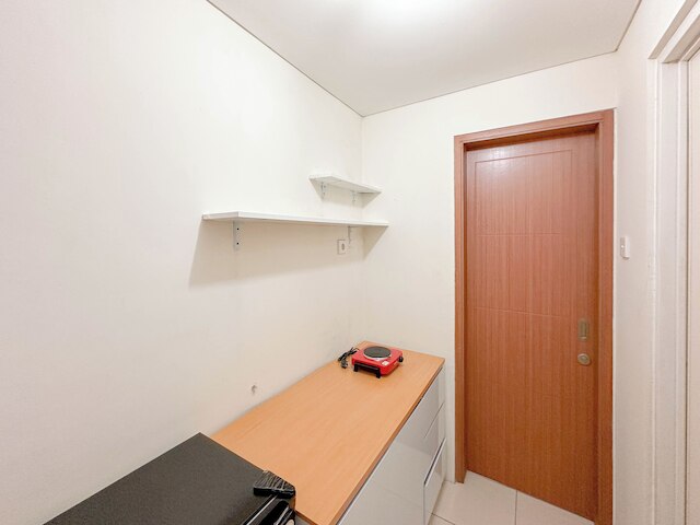 モダン スタジオ アンド シック アット パビリオン ペルマタ アパートメント